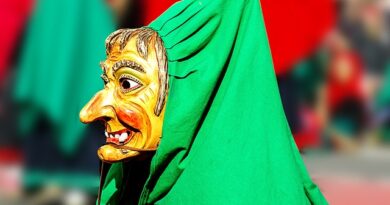 Costume di Carnevale con maschera